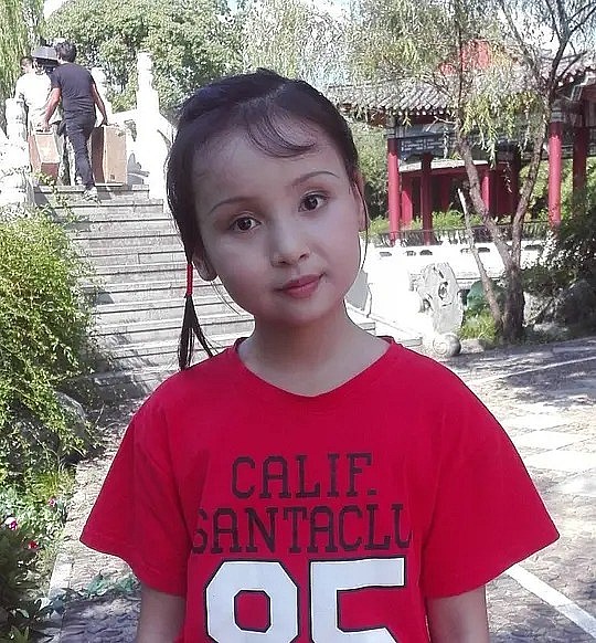 周艺 Yi Zhou照片