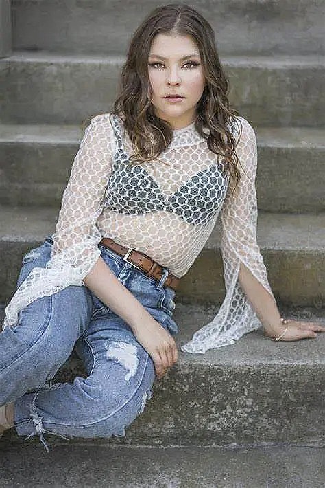 汉娜·蔡勒 Hannah Zeile照片