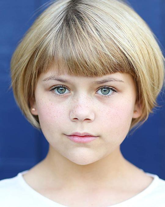 莉亚·麦克休 Lia McHugh照片