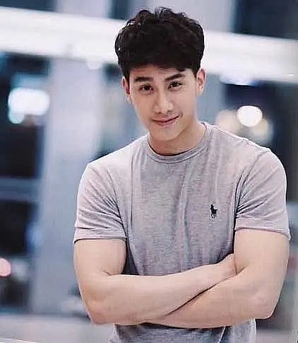 帕贡·塔纳瓦林柴 Pakorn Thanasrivanitchai照片