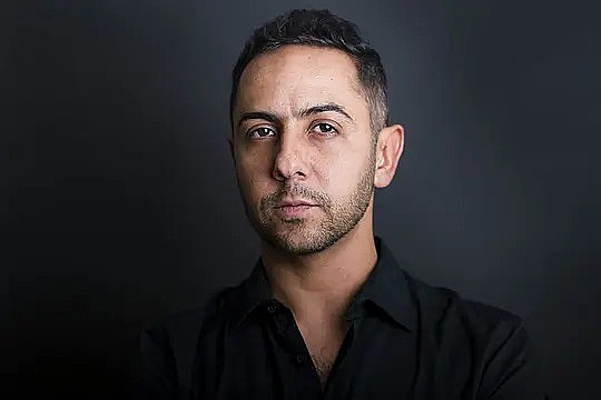 胡伯托·巴斯托 Humberto Busto照片