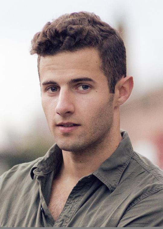 罗伊·哈特拉姆 Roe Hartrampf照片