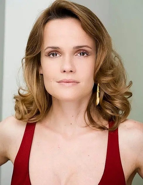 维艾提雅·赞格兰迪 Viétia Zangrandi照片