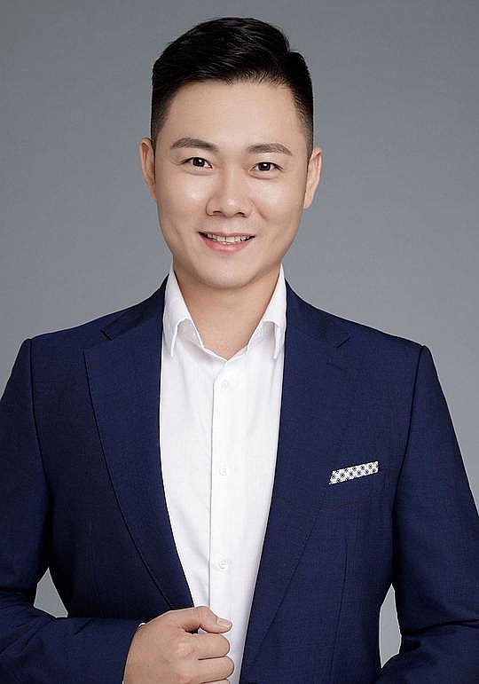周岩 Yan Zhou照片