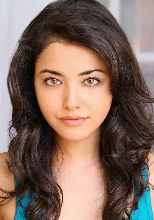 雅斯敏·阿尔-比施塔米 Yasmine Al-Bustami照片