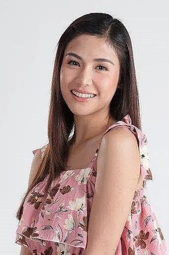 Sanya Lopez照片