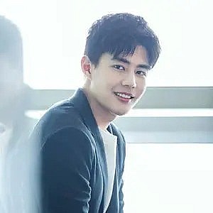 于济玮 Jiwei Yu照片