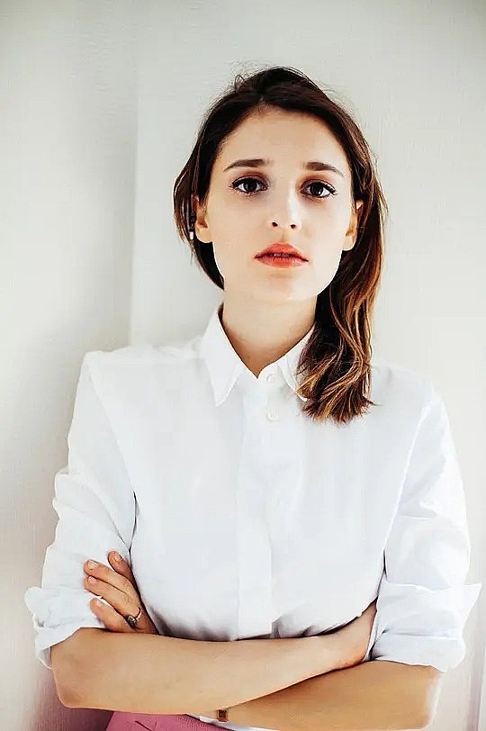 罗拉·贝西 Lola Bessis照片