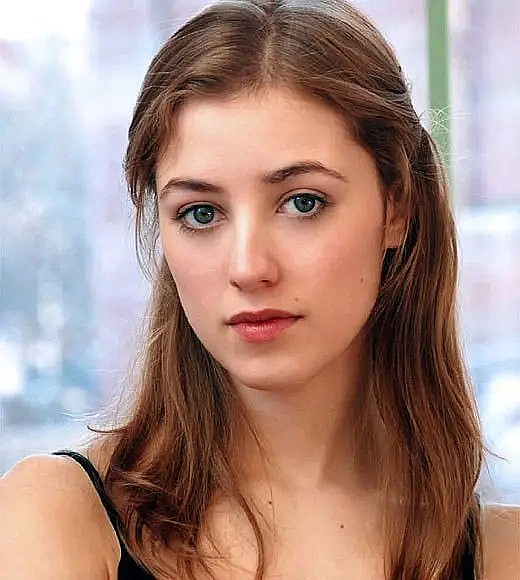 埃拉·雷·派克 Ella Rae Peck照片