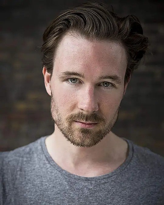 劳伦斯·法尔康纳 Laurence Falconer照片