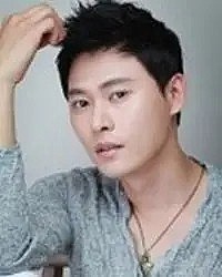 董允锡 Dong Yoon-seok照片