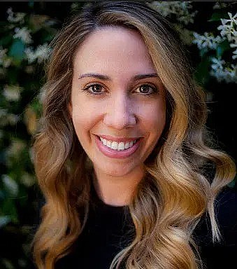 塔拉·埃尔南德斯 Tara Hernandez照片