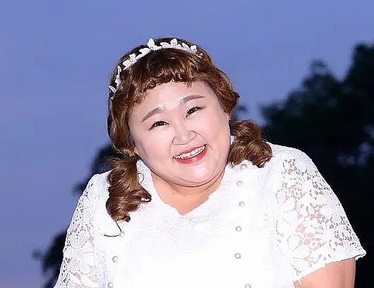 洪允华 Yoon-hwa Hong照片