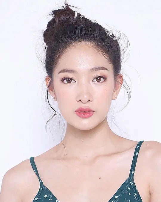 丝丽娜·素甘达拉 Sirinart Sugandharat照片