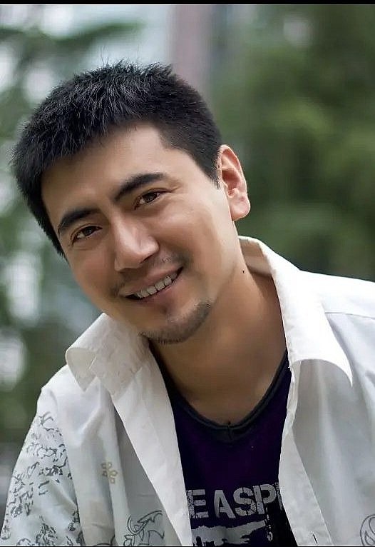 何保龙 Baolong He照片
