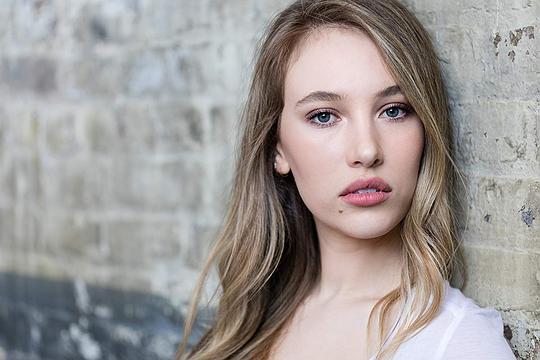 丹尼卡·弗雷德里克 Danika Frederick照片