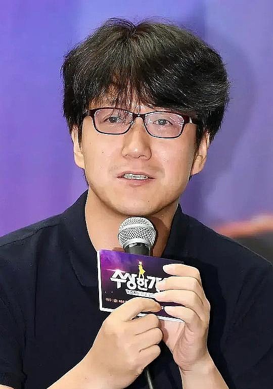 闵哲基照片