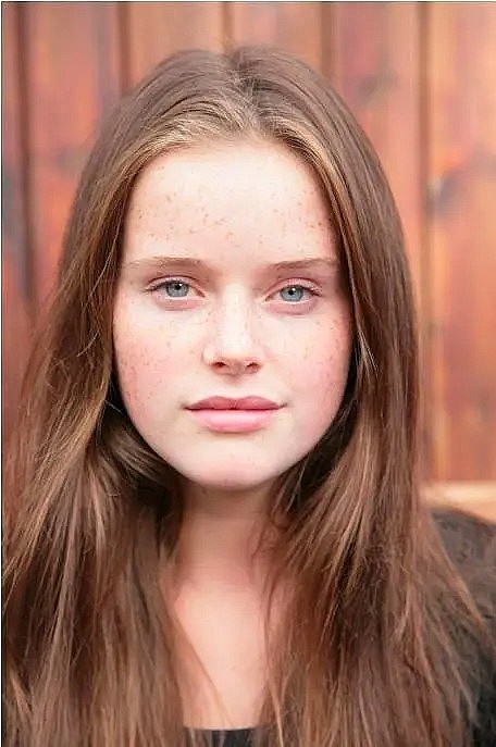 伊莫根·金 Imogen King照片