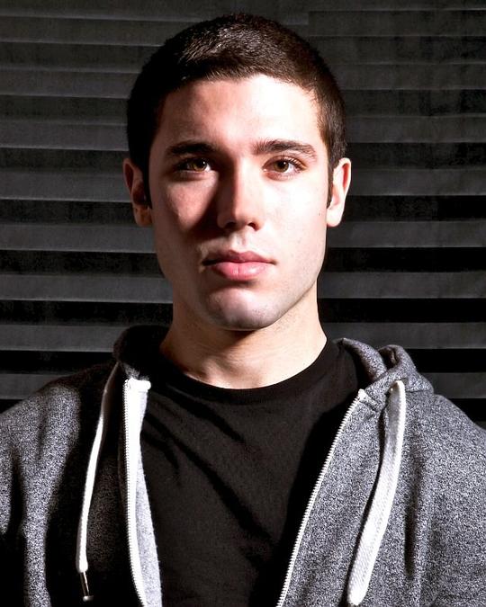 Kristos Andrews照片