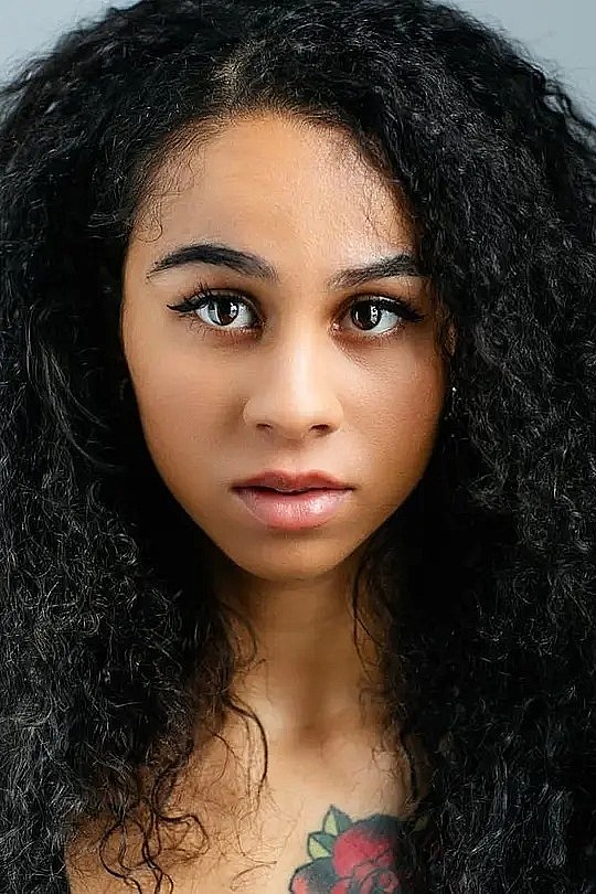 贾哈拉·史密斯 Jahkara Smith照片