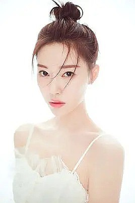 史卿妍 Yanqing Shi照片