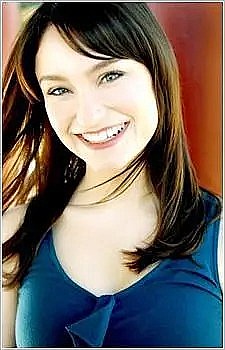 埃米莉·内维斯 Emily Neves照片