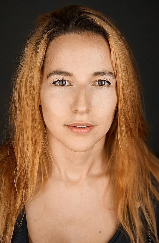 Mathilde Anglade照片