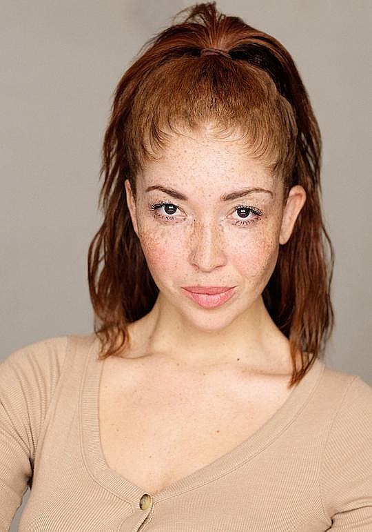 娜塔莎·卡尔扎克 Natasha Culzac照片
