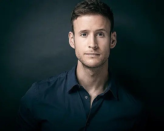 Kyle Buchanan照片