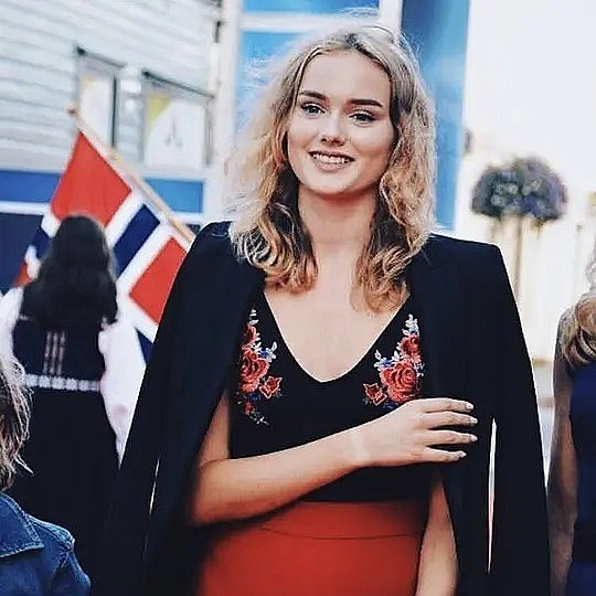 伊尔瓦·比约卡斯 Ylva Bjørkaas Thedin照片