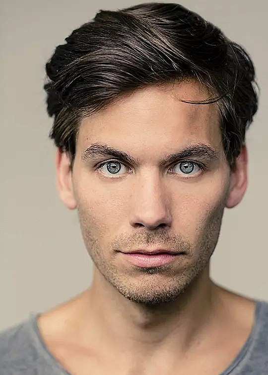 亚历克斯·米尔斯 Alex Mills照片