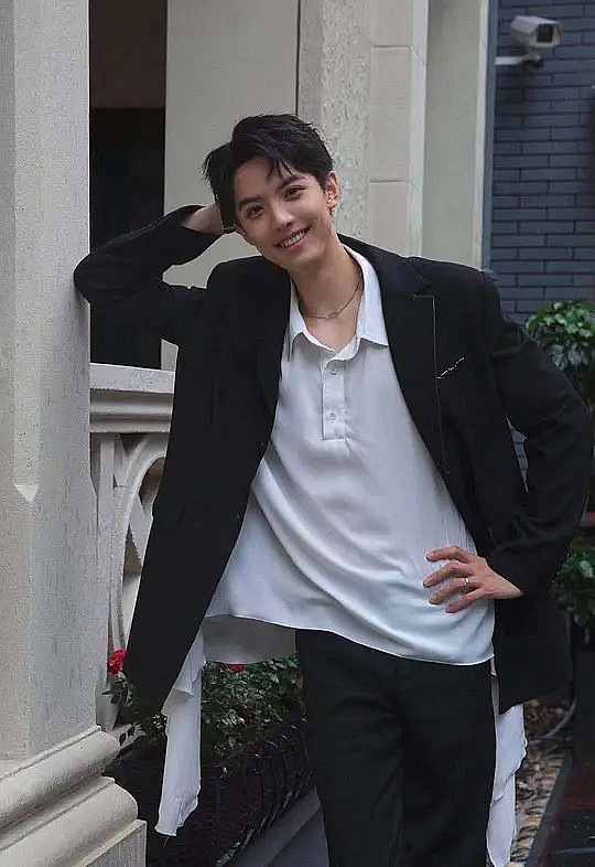 周峻纬 Junwei Zhou照片