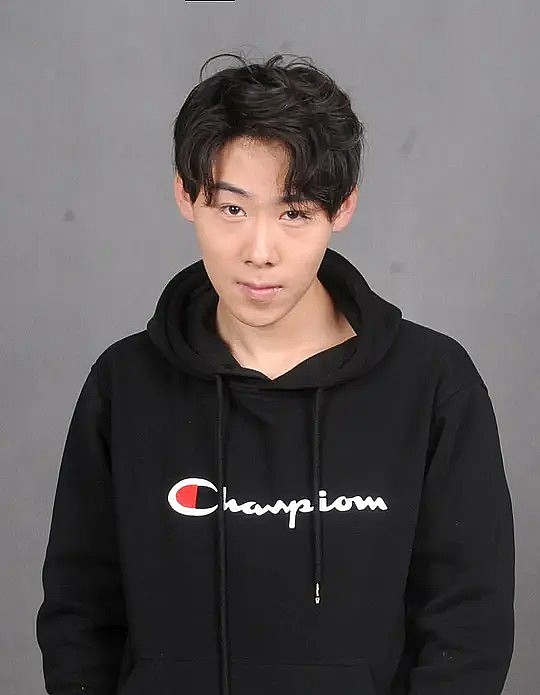 吕江照片