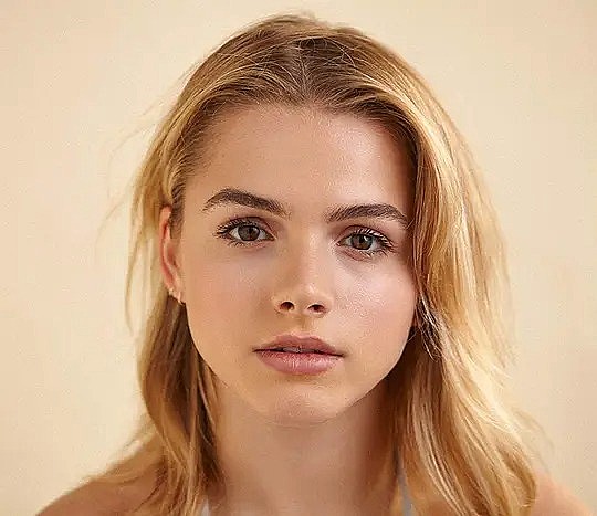 莱恩·尼尔 Laine Neil照片