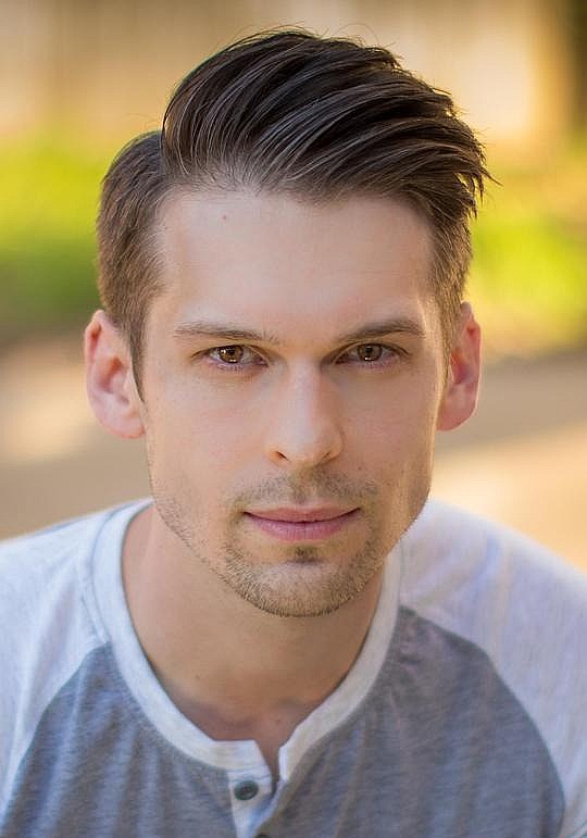 贾斯廷·利文斯顿 Justin Livingston照片