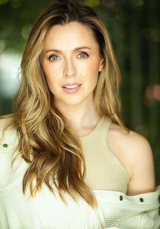 丽贝卡·伊迪 Rebecca Eady照片
