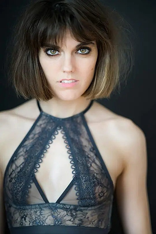 吉娜·休斯 Gina Hughes照片