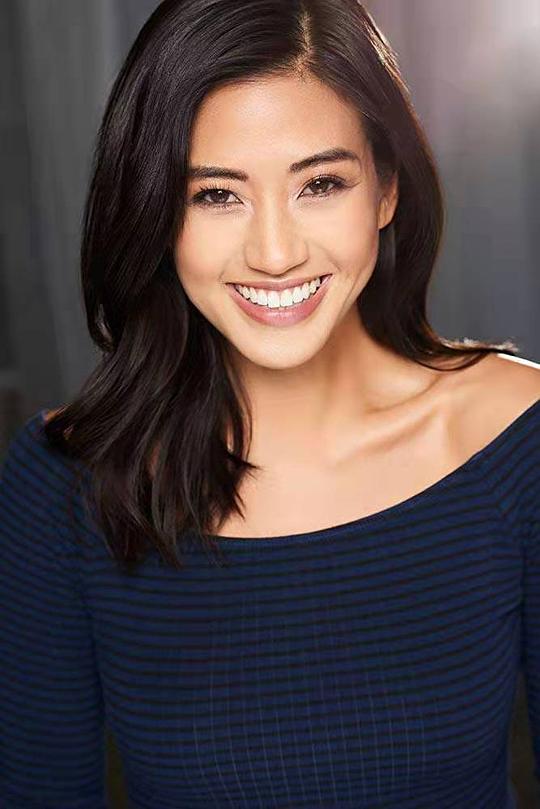 艾丽萨·艾拉帕奇 Alisa Allapach照片