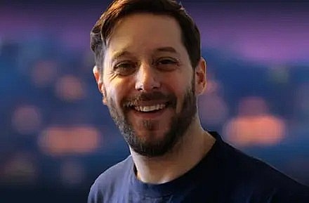 安东尼·阿塔马努伊克 Anthony Atamanuik照片