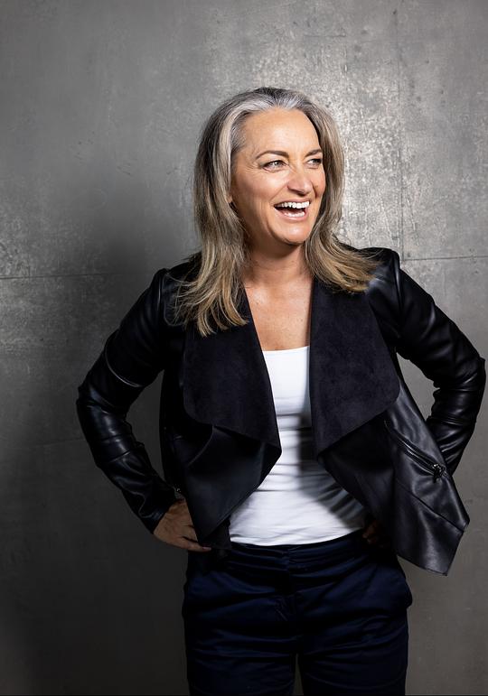 莎莉·艾特肯 Sally Aitken照片