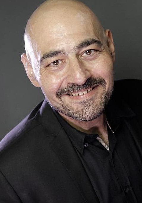 Cem Cücenoglu照片