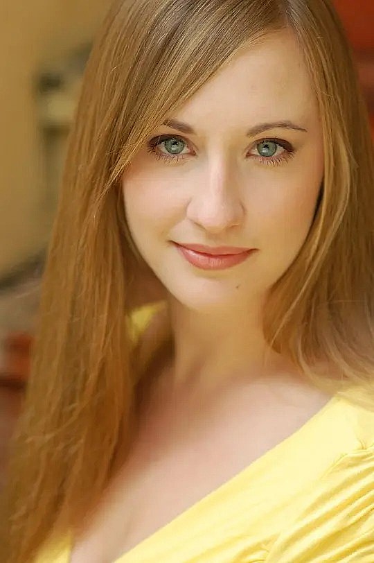 艾米·丽乔 Emily Bridges照片