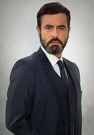 塔亚内·阿亚伊丁 Tayanç Ayaydin照片