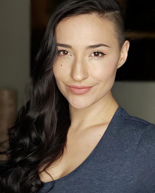 莫妮克·坎德拉里亚 Monique Candelaria照片