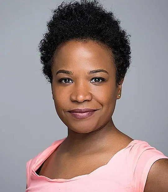 埃博妮·布斯 Eboni Booth照片