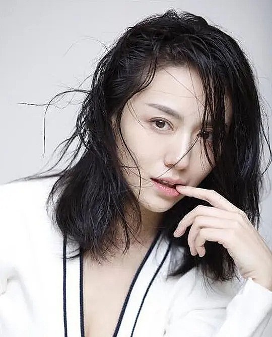 王嘉绮 Jiaqi Wang照片
