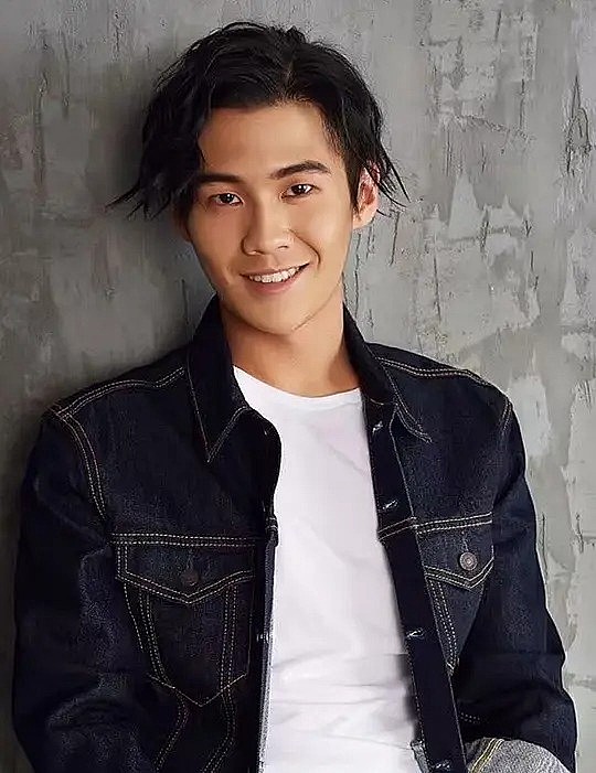 钟伟伦 Weilun Zhong照片