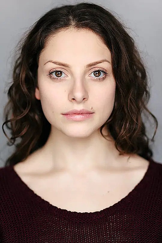 埃琳娜·迪莉亚 Elena Delia照片