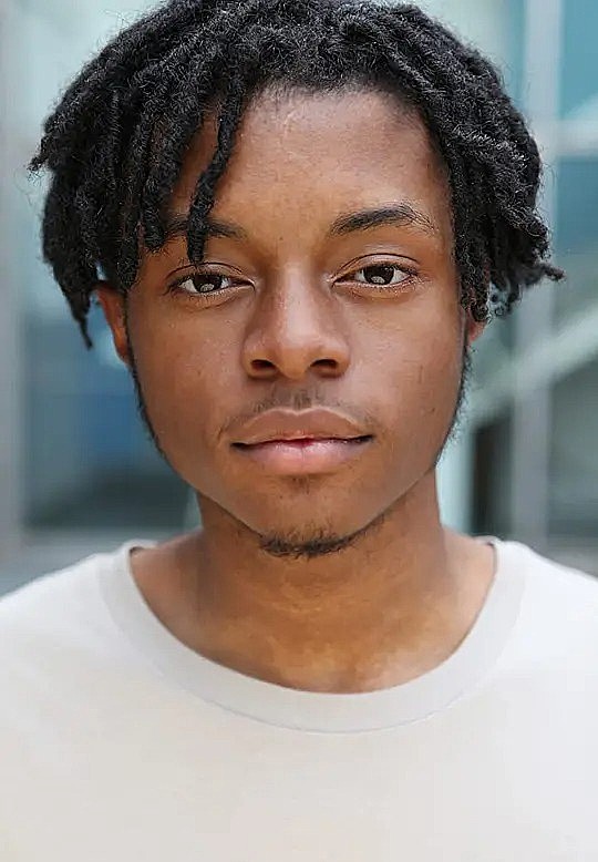伊桑·哈扎德 Ethan Hazzard照片