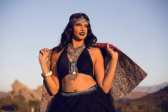 芮查·莫佳妮 Richa Moorjani照片